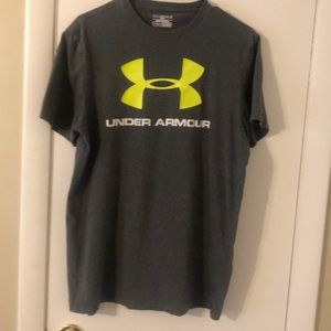 Men’s Under Armour tee shirt